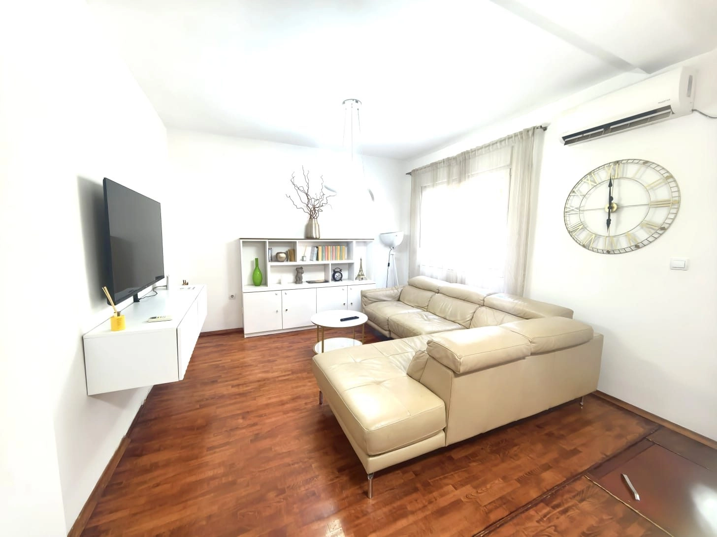 Izdavanje: Trosoban stan 732 m² – Preko Morače, Podgorica