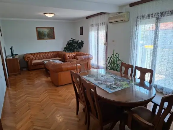Izdavanje: Kuća 100 m² – Zagorič, Podgorica — fotografija 11
