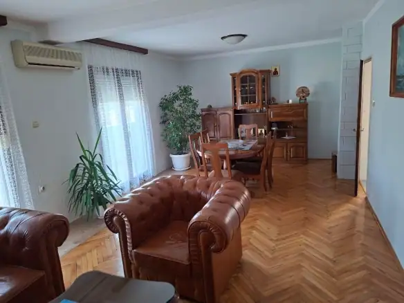 Izdavanje: Kuća 100 m² – Zagorič, Podgorica — fotografija 12