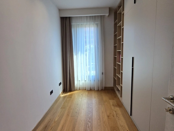 Izdavanje: Trosoban stan 852 m² – Vezirov most, Podgorica — fotografija 13