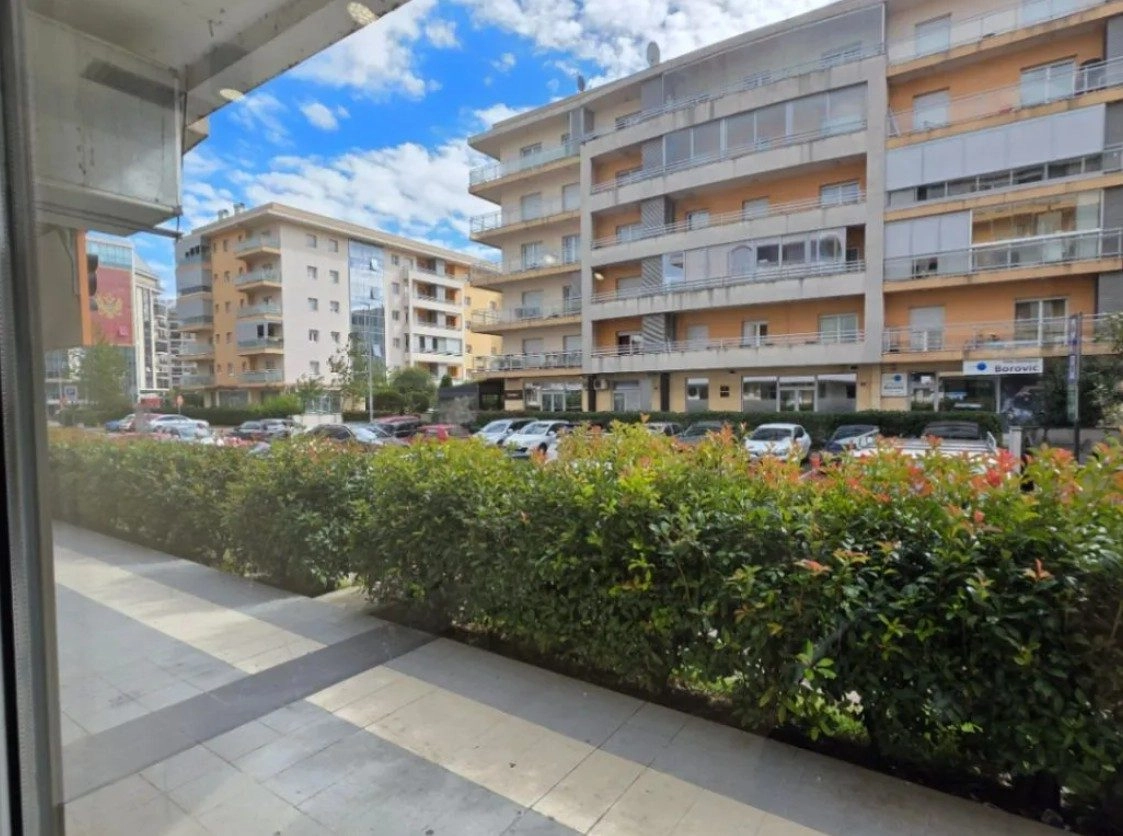 Izdavanje: Poslovni prostor 100 m² – City kvart, Podgorica — fotografija 2