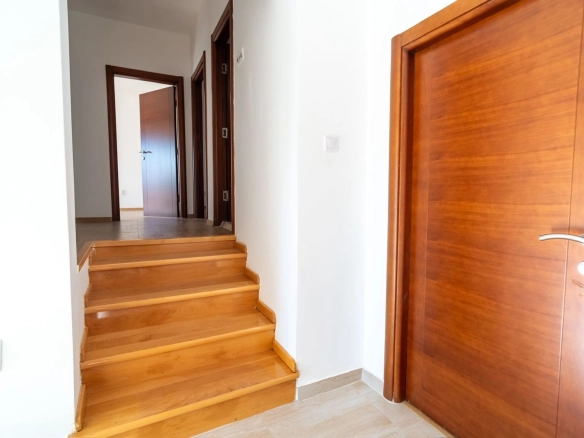 Izdavanje: Trosoban stan 1.102 m² – City kvart, Podgorica — fotografija 3