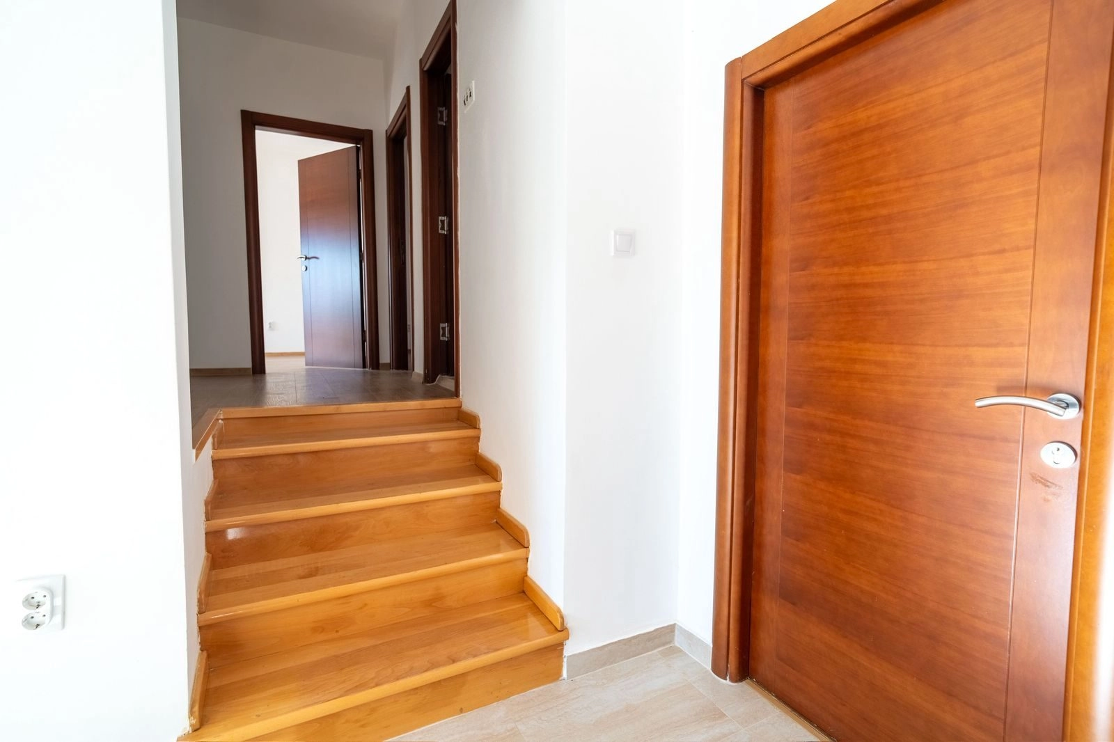 Izdavanje: Trosoban stan 1.102 m² – City kvart, Podgorica — fotografija 3