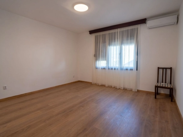 Izdavanje: Trosoban stan 1.102 m² – City kvart, Podgorica — fotografija 4
