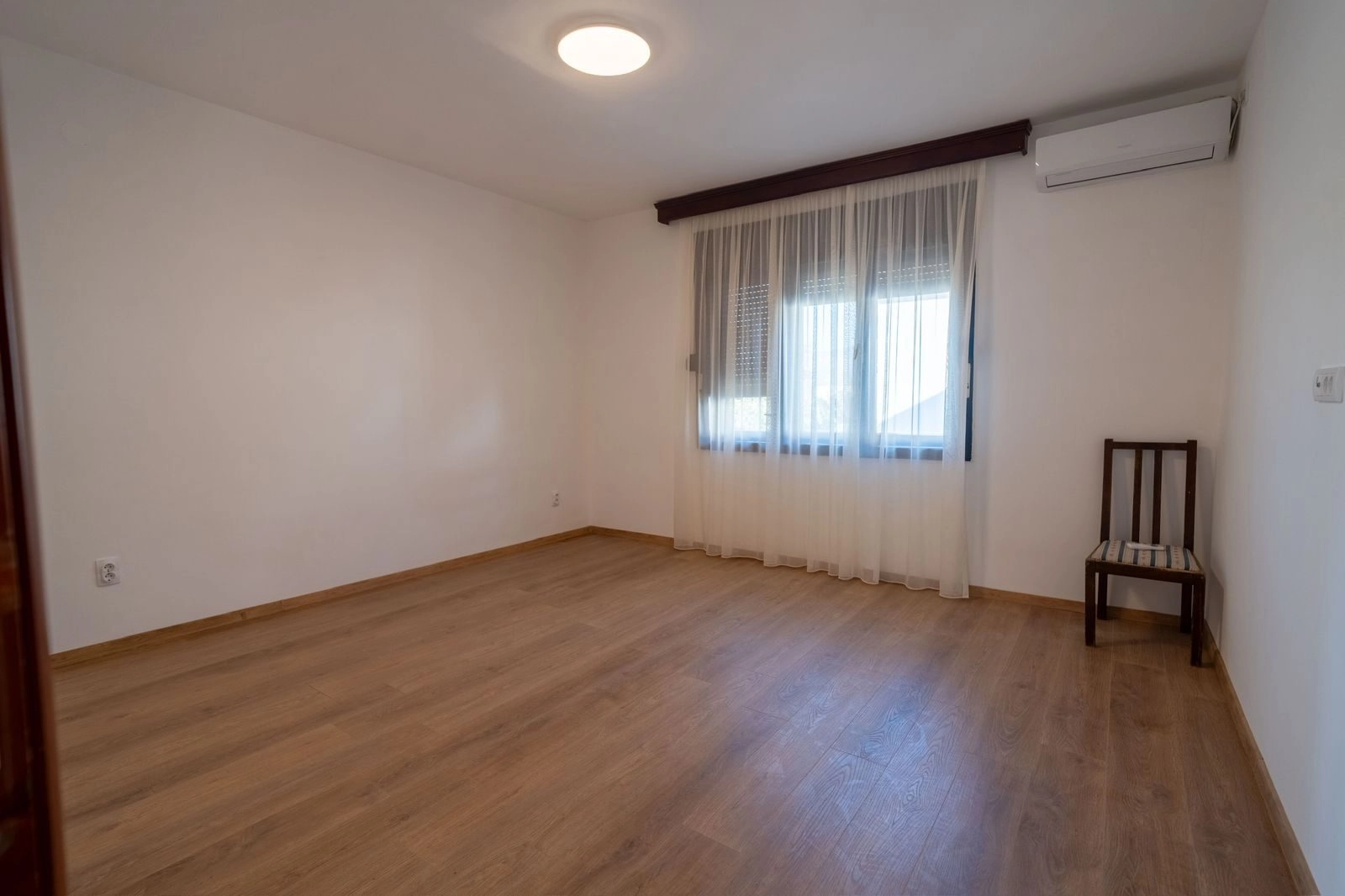 Izdavanje: Trosoban stan 1.102 m² – City kvart, Podgorica — fotografija 4