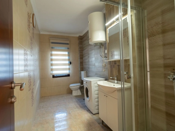 Izdavanje: Trosoban stan 1.102 m² – City kvart, Podgorica — fotografija 6