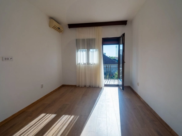 Izdavanje: Trosoban stan 1.102 m² – City kvart, Podgorica — fotografija 9