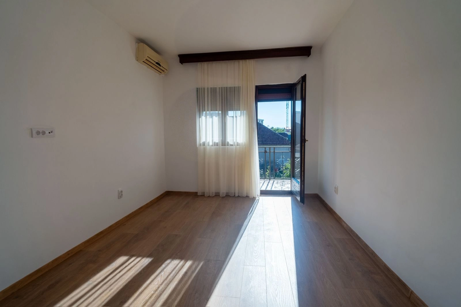 Izdavanje: Trosoban stan 1.102 m² – City kvart, Podgorica — fotografija 9