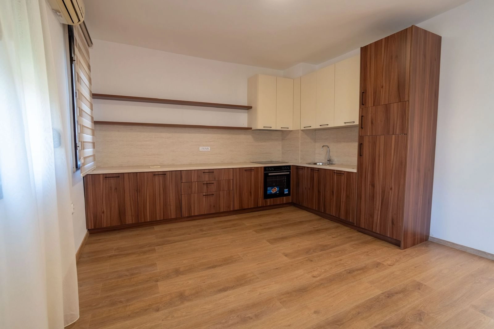 Izdavanje: Trosoban stan 1.102 m² – City kvart, Podgorica — fotografija 11