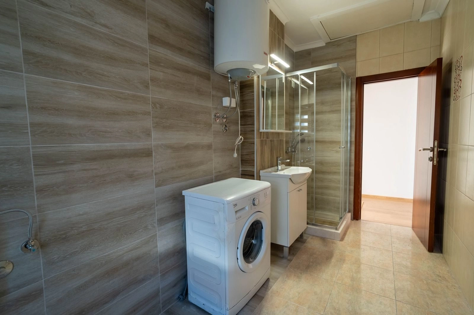 Izdavanje: Trosoban stan 1.102 m² – City kvart, Podgorica — fotografija 13