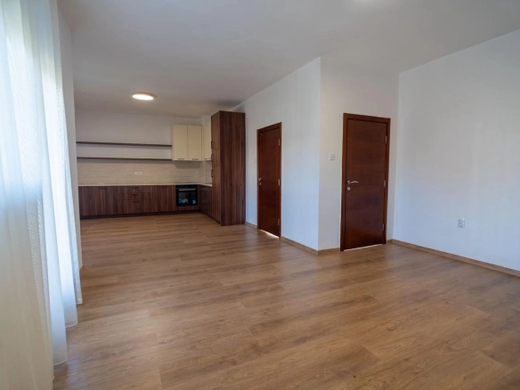 Izdavanje: Trosoban stan 1.102 m² – City kvart, Podgorica — fotografija 14
