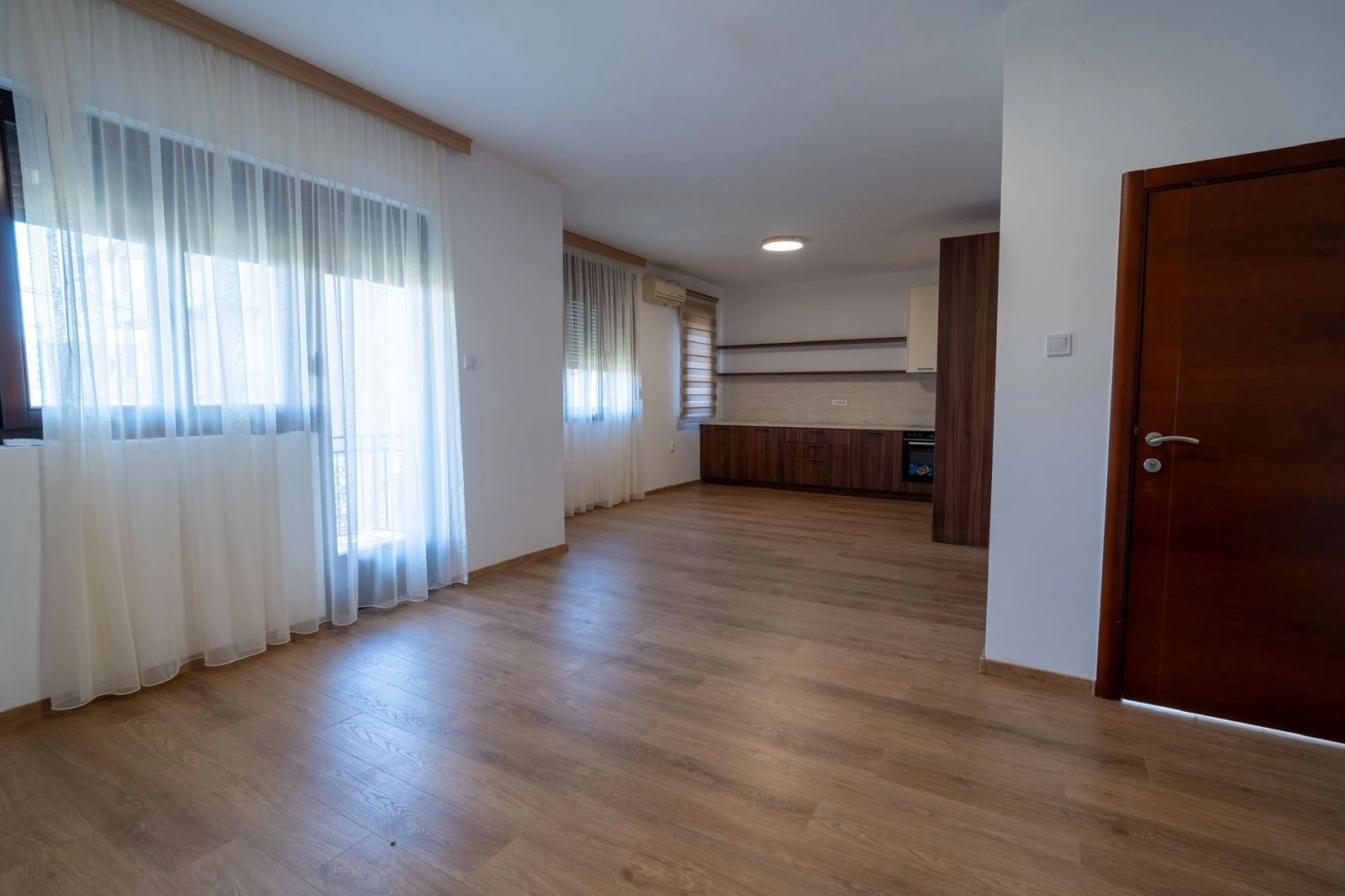Izdavanje: Trosoban stan 1.102 m² – City kvart, Podgorica — fotografija 15