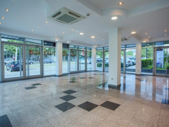 Poslovni prostor u centru Razvršje