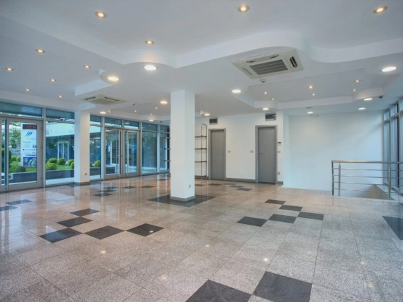 Izdavanje: Poslovni prostor 214 m² – City kej, Podgorica — fotografija 4
