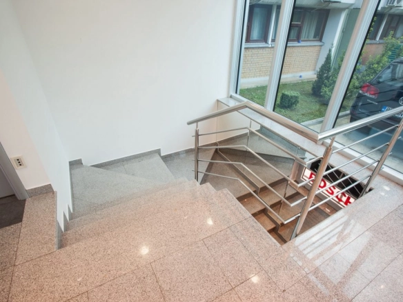 Izdavanje: Poslovni prostor 214 m² – City kej, Podgorica — fotografija 8