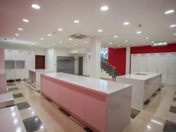 Izdavanje: Poslovni prostor 214 m² – City kej, Podgorica — fotografija 13
