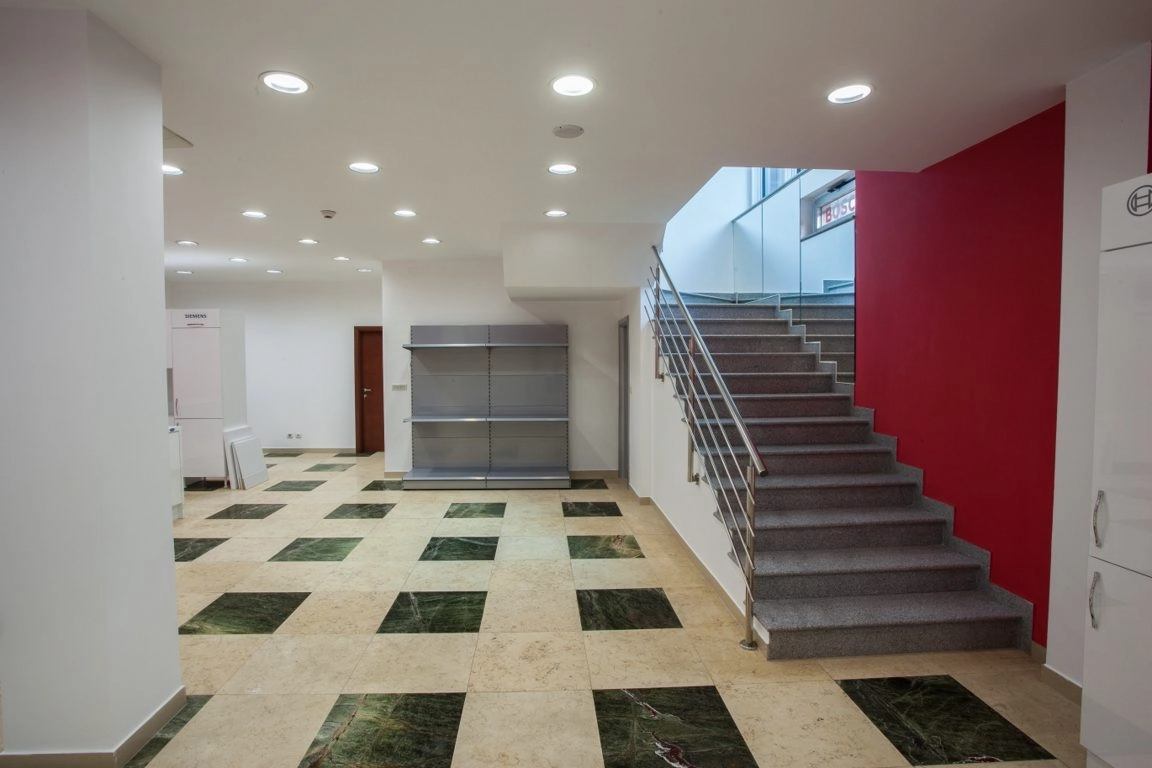 Poslovni-prostor-u-centru-Razvrsje-City-kej-Podgorica-13 Izdavanje: Poslovni prostor 214 m² – City kej, Podgorica — fotografija 14