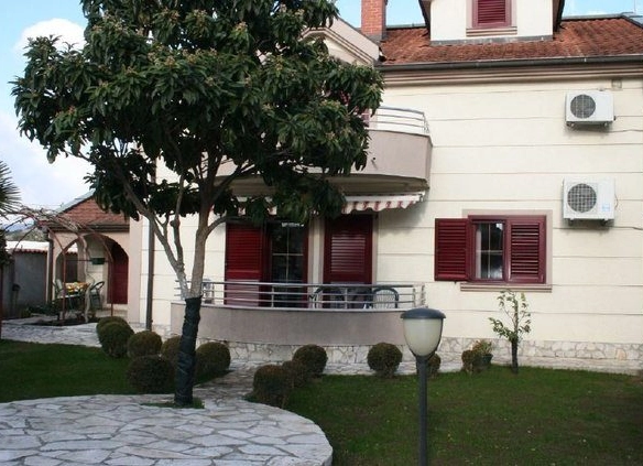 Izdavanje: Kuća 250 m² – Donja Gorica, Podgorica — fotografija 4