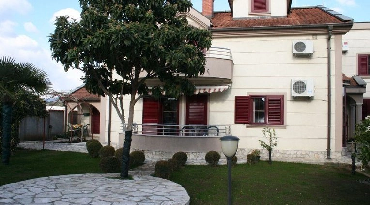 Izdavanje: Kuća 250 m² – Donja Gorica, Podgorica — fotografija 4
