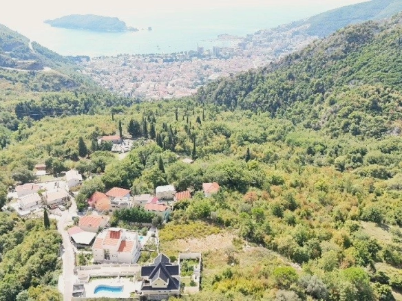 Plac sa pogledom na more u Markovićima