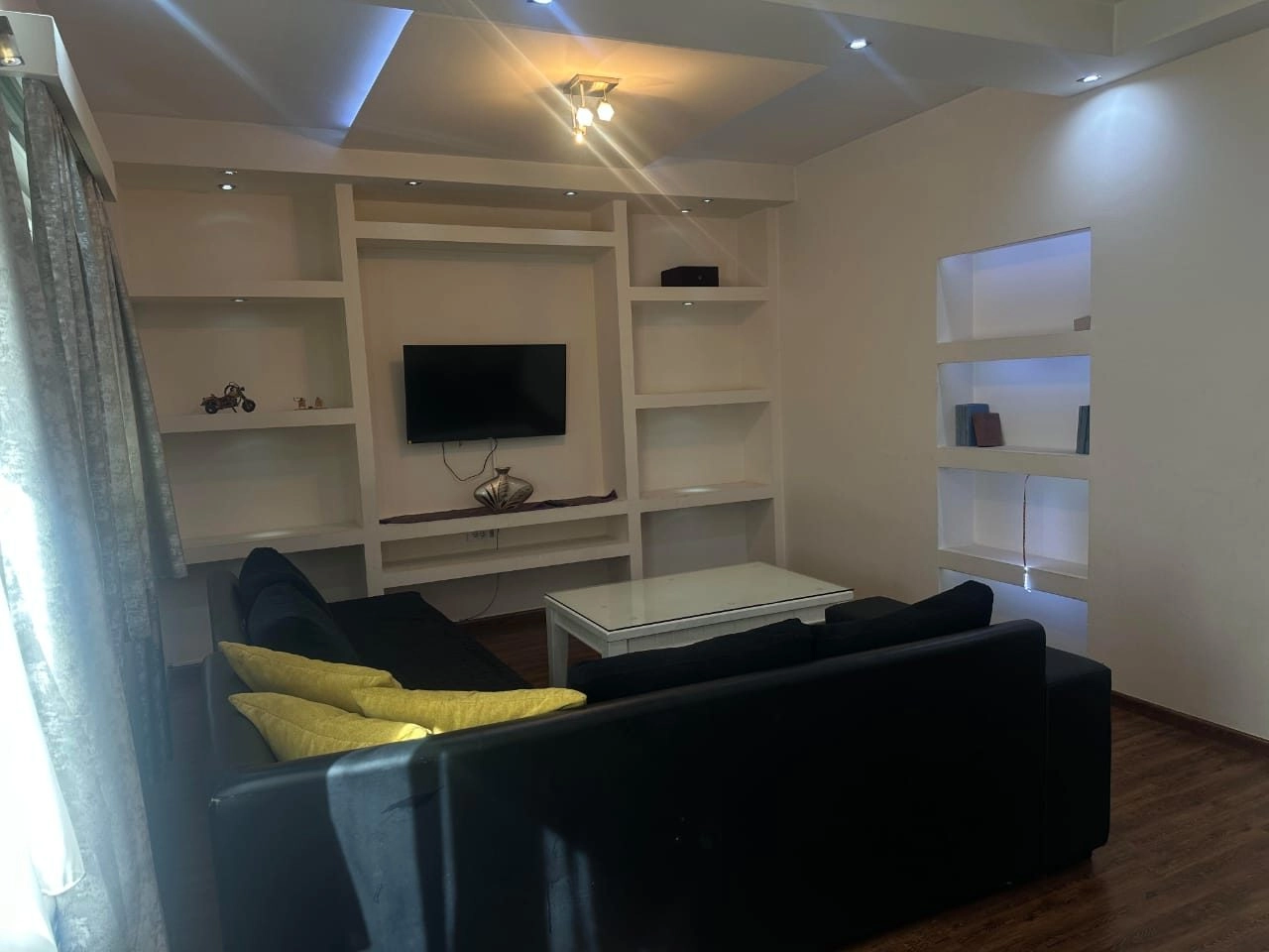 Dvosoban-stan-sa-dvoristem-i-terasom-Konik-Podgorica-2 Izdavanje: Dvosoban stan 75 m² – Konik, Podgorica — fotografija 3