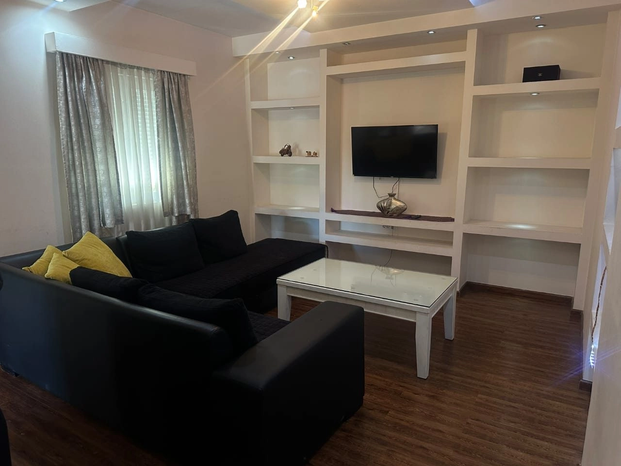 Dvosoban-stan-sa-dvoristem-i-terasom-Konik-Podgorica-5 Izdavanje: Dvosoban stan 75 m² – Konik, Podgorica — fotografija 6