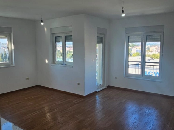 Izdavanje: Dvosoban stan 70 m² – Podgorica — fotografija 3