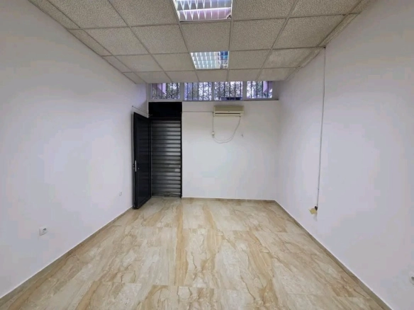 Izdavanje: Poslovni prostor 48 m² – Autobuska stanica, Podgorica — fotografija 4