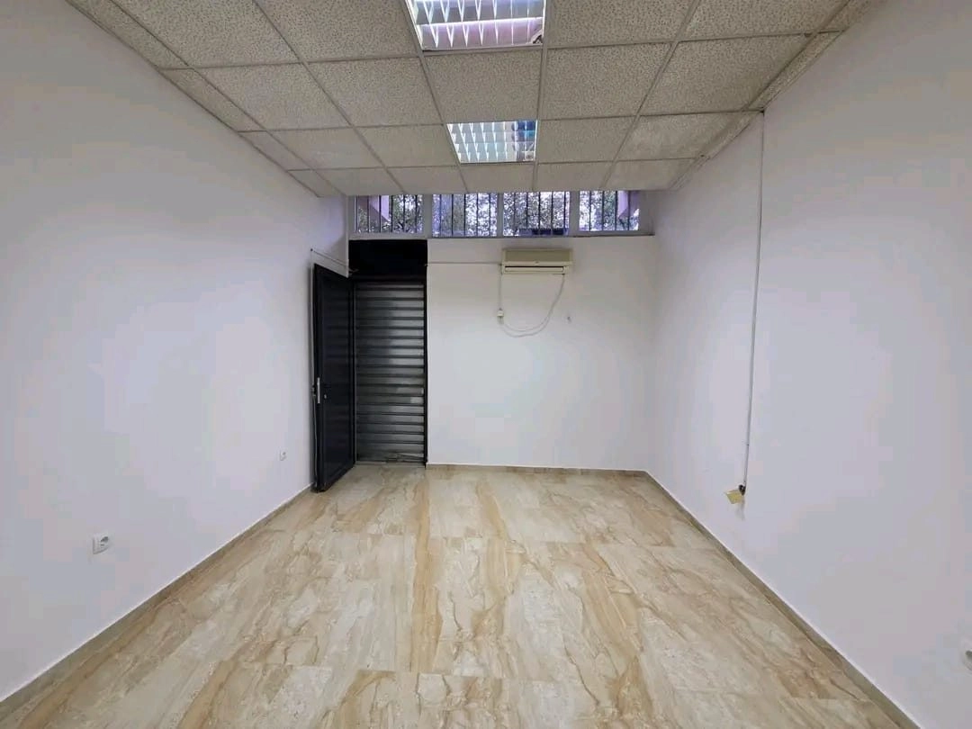 Izdavanje: Poslovni prostor 48 m² – Autobuska stanica, Podgorica — fotografija 4