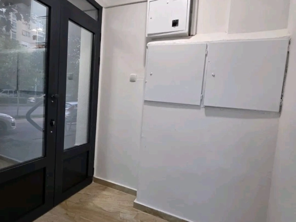 Izdavanje: Poslovni prostor 48 m² – Autobuska stanica, Podgorica — fotografija 5