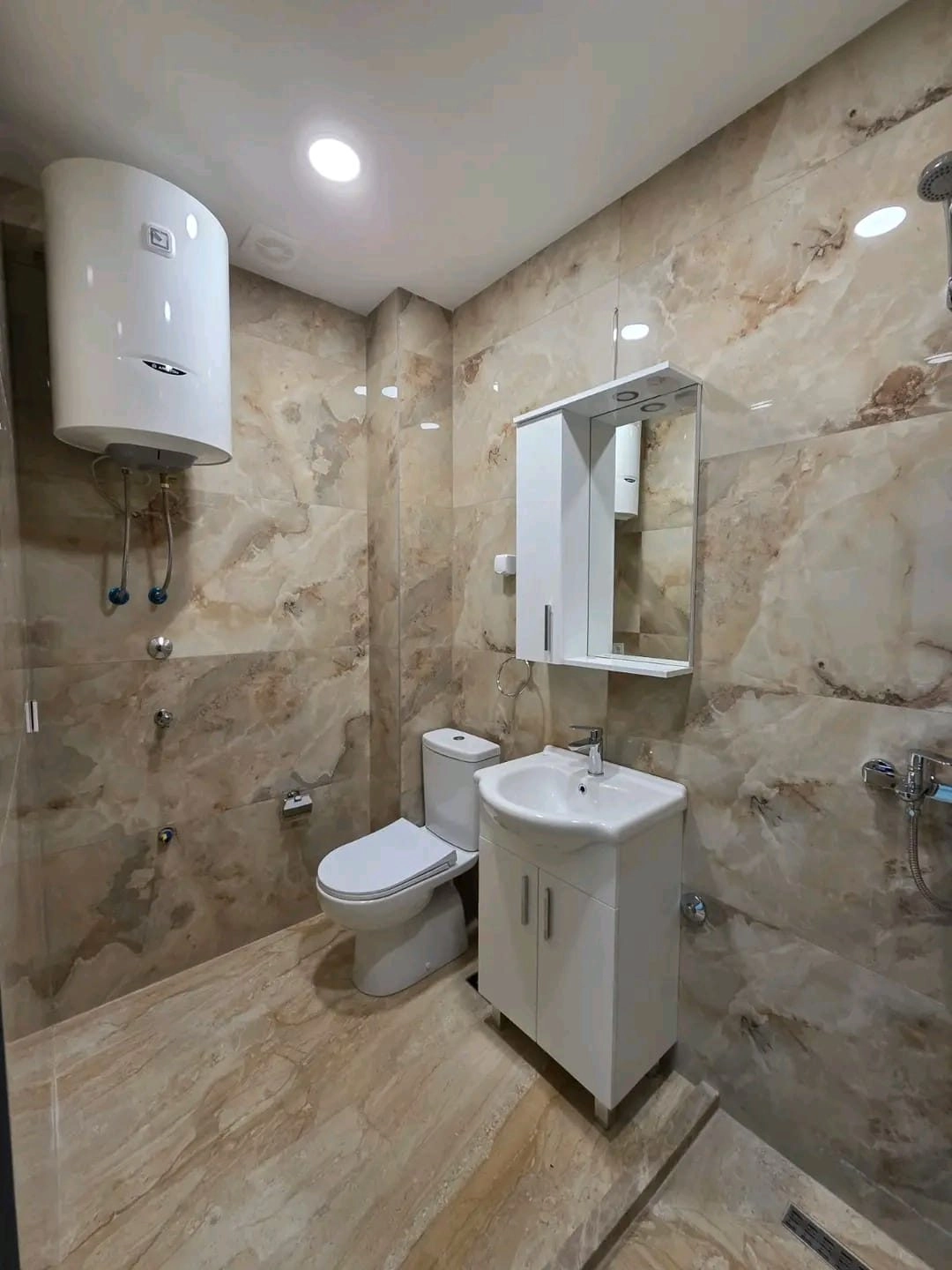 Izdavanje: Poslovni prostor 48 m² – Autobuska stanica, Podgorica — fotografija 6