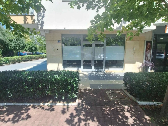 Izdavanje: Poslovni prostor 300 m² – City kvart, Podgorica — fotografija 2