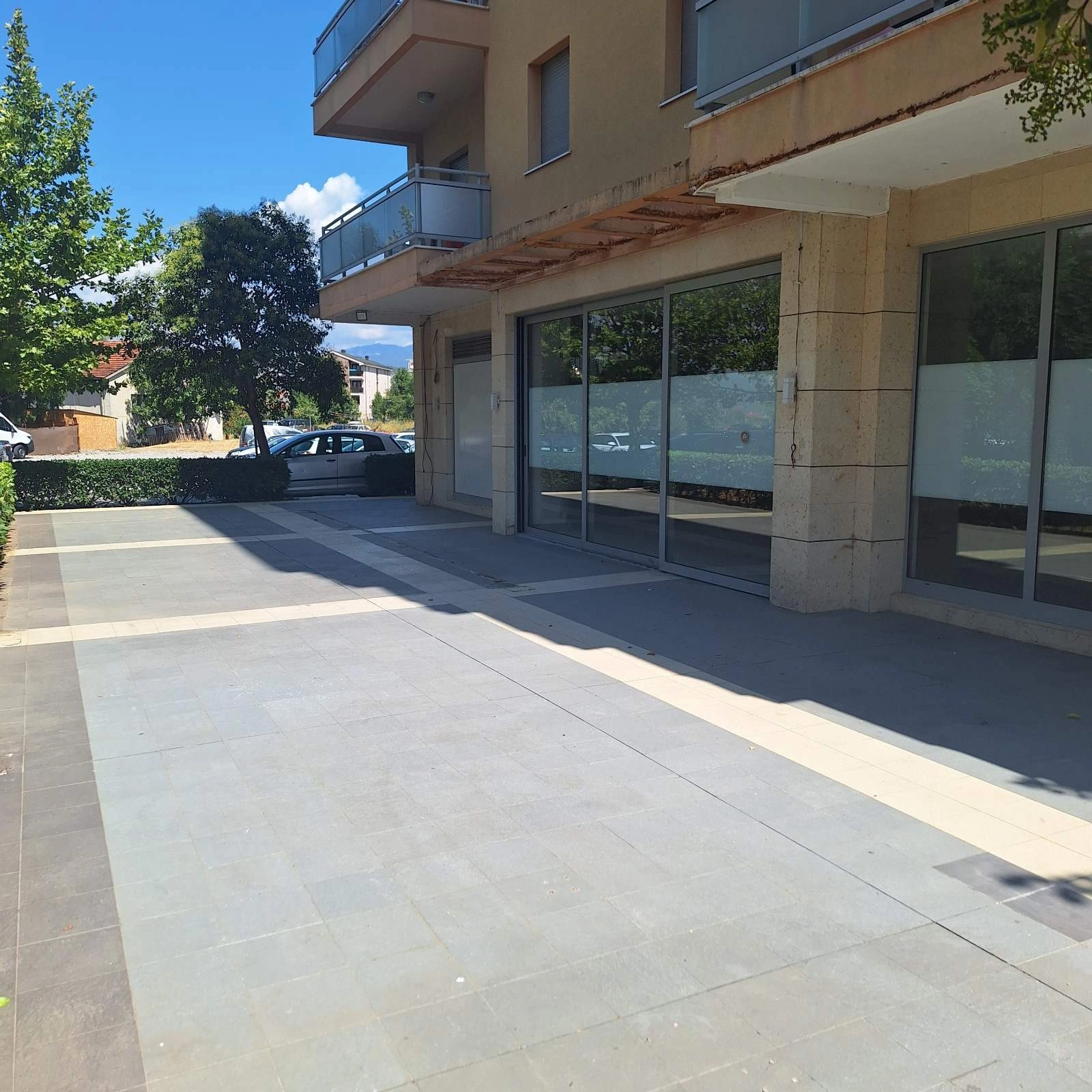 Poslovni-prostor-sa-terasom-City-kvart-Podgorica-2 Izdavanje: Poslovni prostor 300 m² – City kvart, Podgorica — fotografija 3