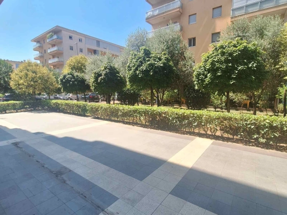 Izdavanje: Poslovni prostor 300 m² – City kvart, Podgorica — fotografija 6