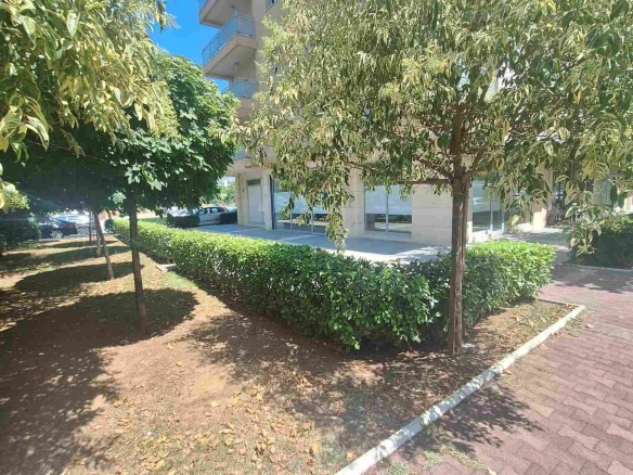 Izdavanje: Poslovni prostor 300 m² – City kvart, Podgorica — fotografija 8