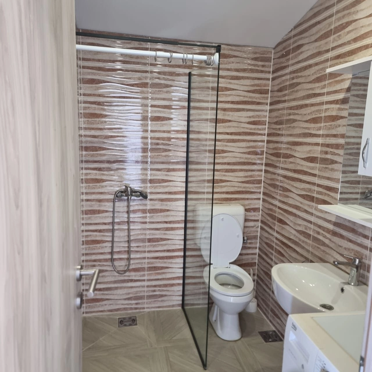 Izdavanje: Jednosoban stan 40 m² – Tološi, Podgorica — fotografija 9