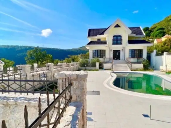 Izdavanje: Kuća 400 m² – Markovići, Budva — fotografija 7