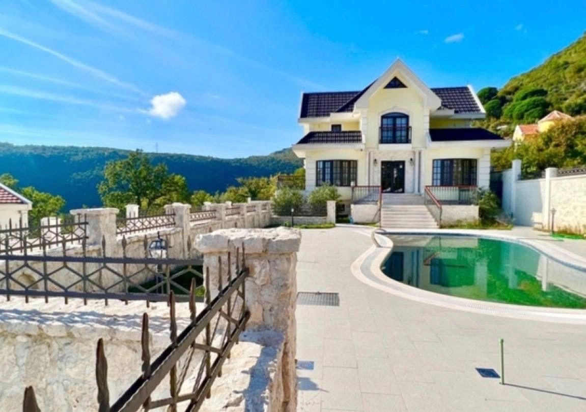 Izdavanje: Kuća 400 m² – Markovići, Budva — fotografija 7