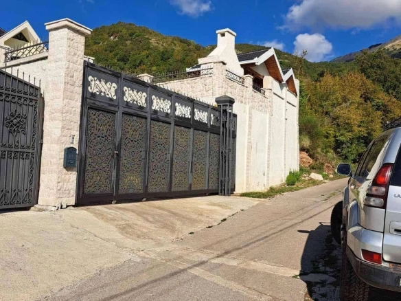 Izdavanje: Kuća 400 m² – Markovići, Budva — fotografija 11
