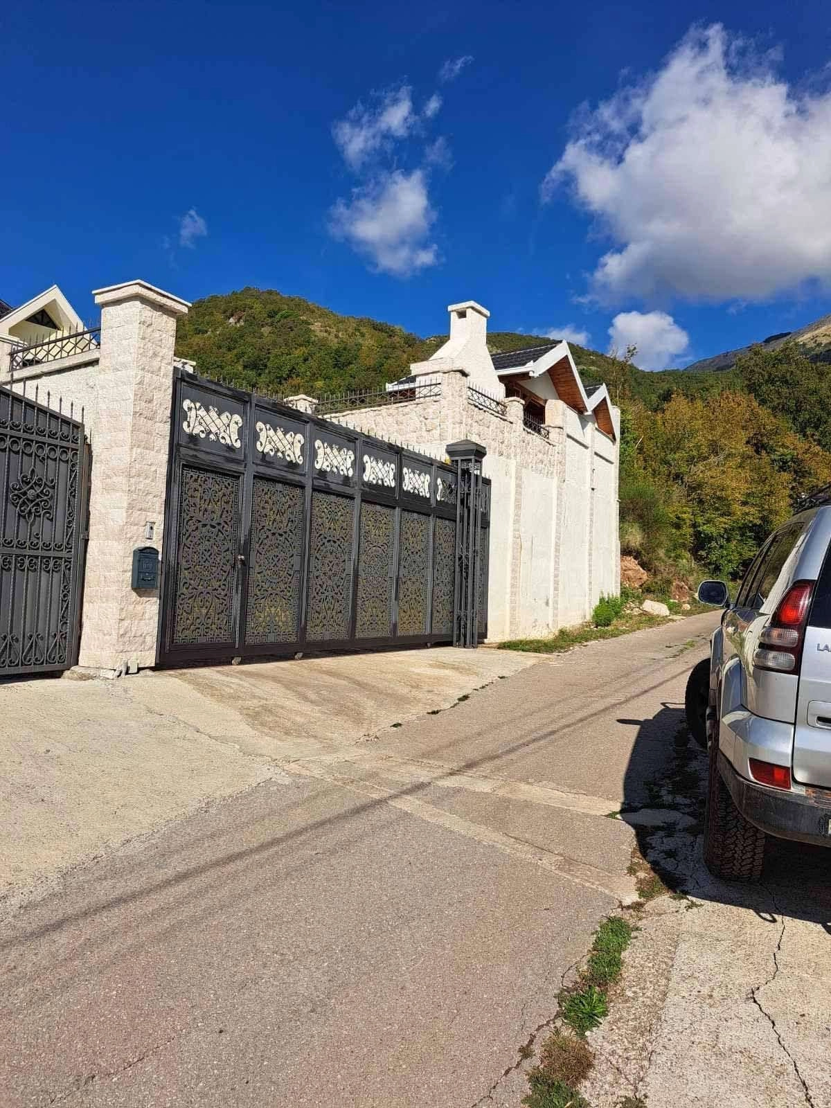 Izdavanje: Kuća 400 m² – Markovići, Budva — fotografija 11