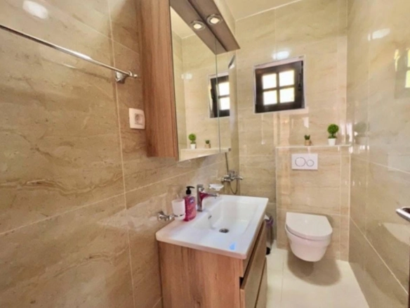 Izdavanje: Kuća 400 m² – Markovići, Budva — fotografija 12
