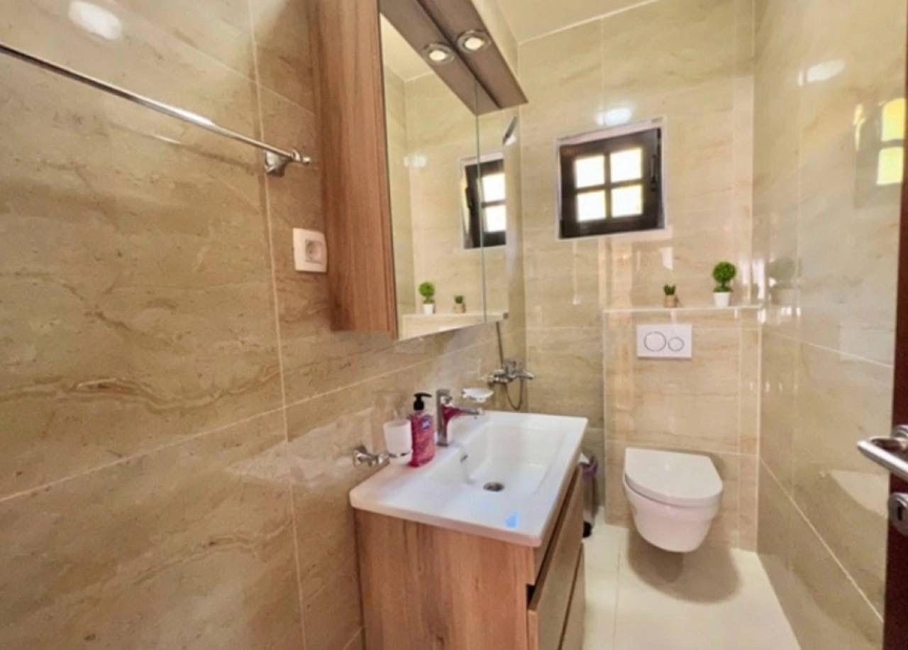 Izdavanje: Kuća 400 m² – Markovići, Budva — fotografija 12