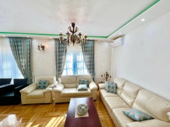Izdavanje: Kuća 400 m² – Markovići, Budva — fotografija 14