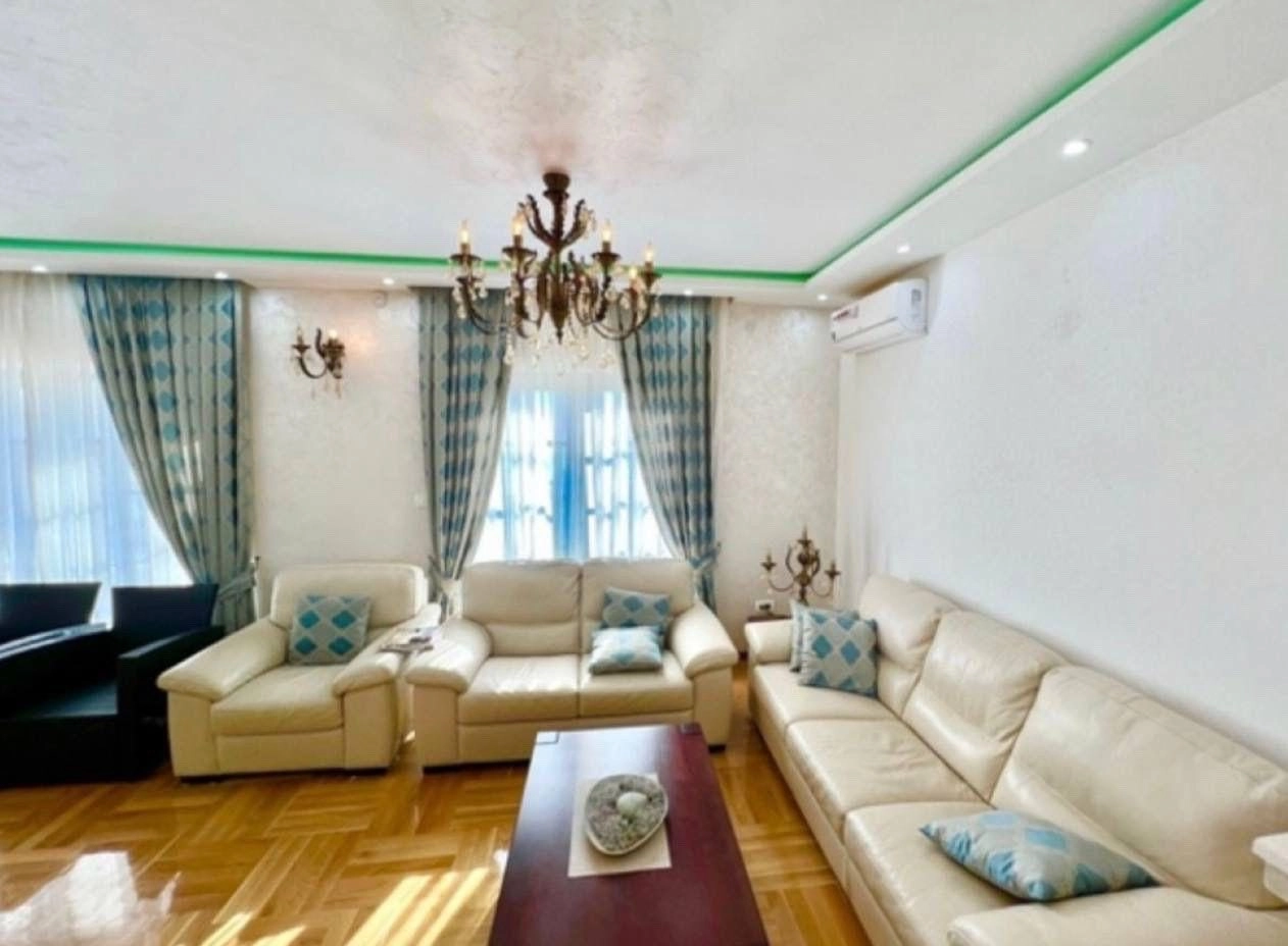 Izdavanje: Kuća 400 m² – Markovići, Budva — fotografija 14