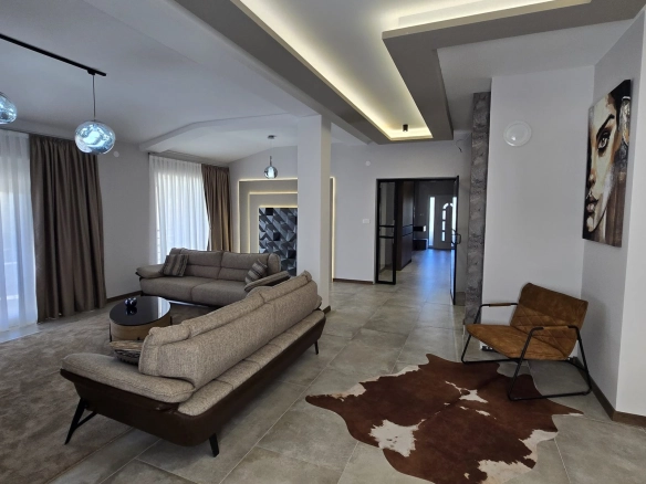 Izdavanje: Trosoban stan 180 m² – Tološi, Podgorica — fotografija 2