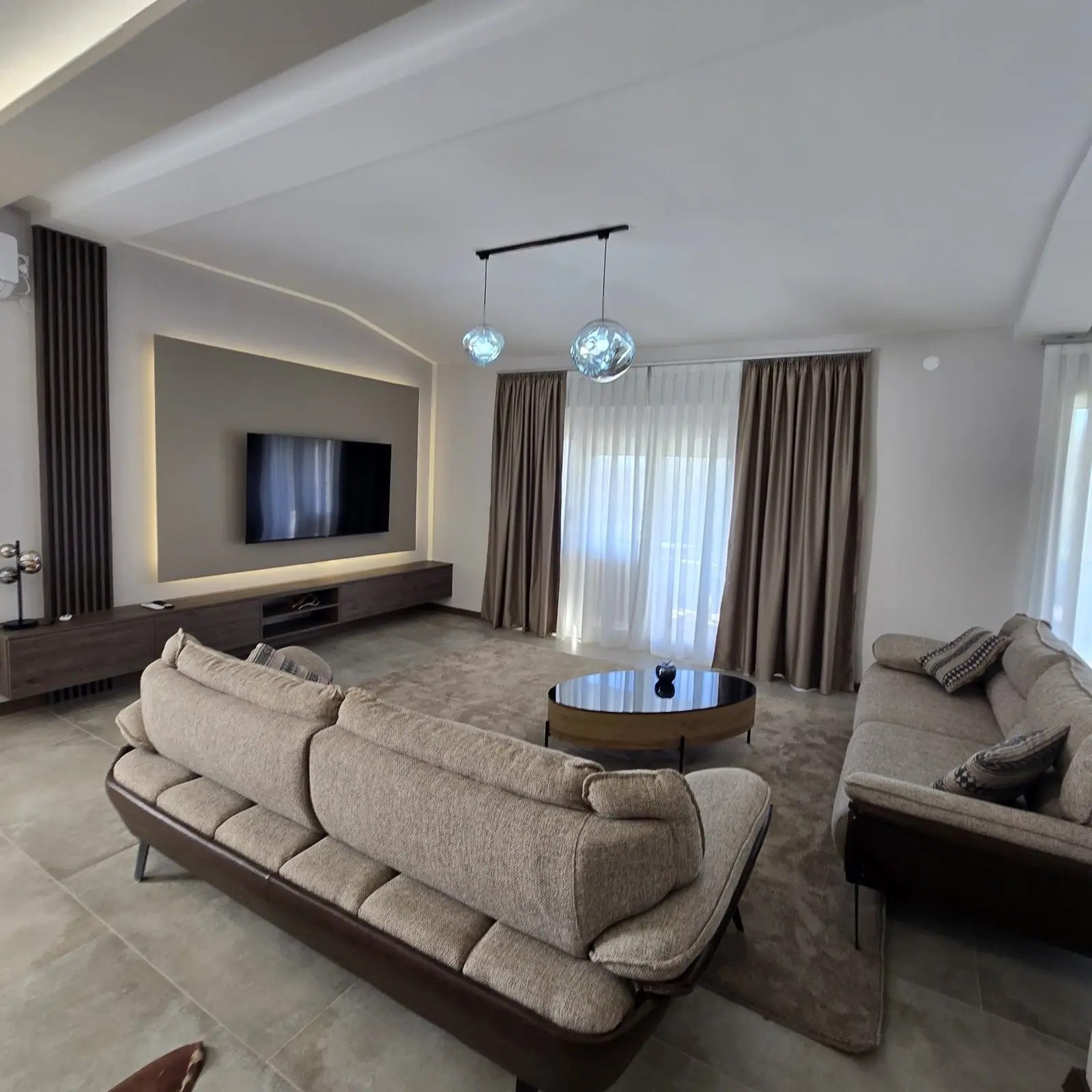 Trosoban-stan-u-Tolosima-Podgorica-9 Izdavanje: Trosoban stan 180 m² – Tološi, Podgorica — fotografija 10