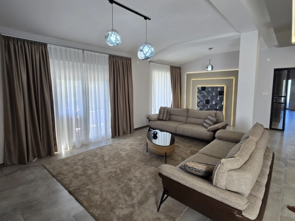Izdavanje: Trosoban stan 180 m² – Tološi, Podgorica — fotografija 11