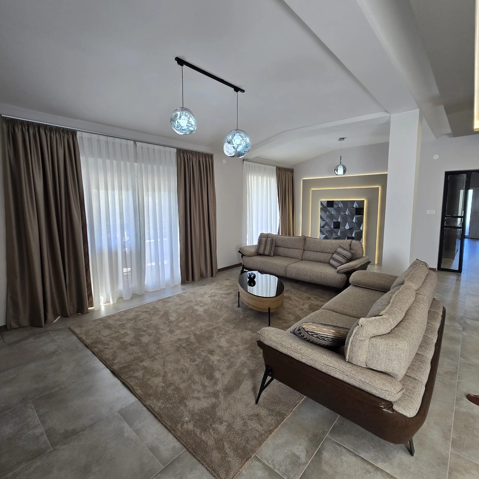 Trosoban-stan-u-Tolosima-Podgorica-10 Izdavanje: Trosoban stan 180 m² – Tološi, Podgorica — fotografija 11