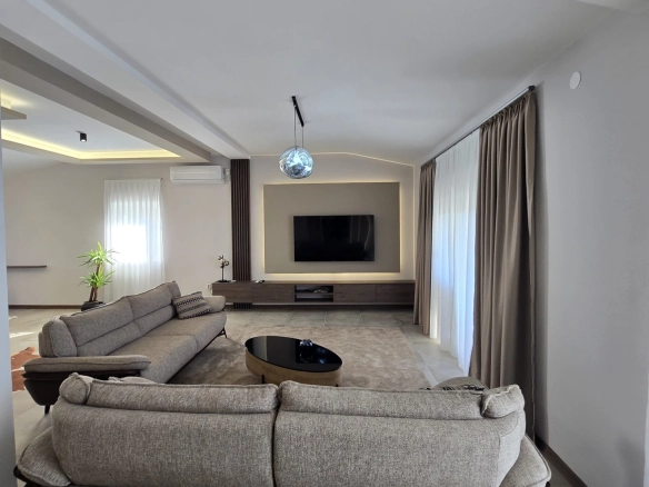 Izdavanje: Trosoban stan 180 m² – Tološi, Podgorica — fotografija 12