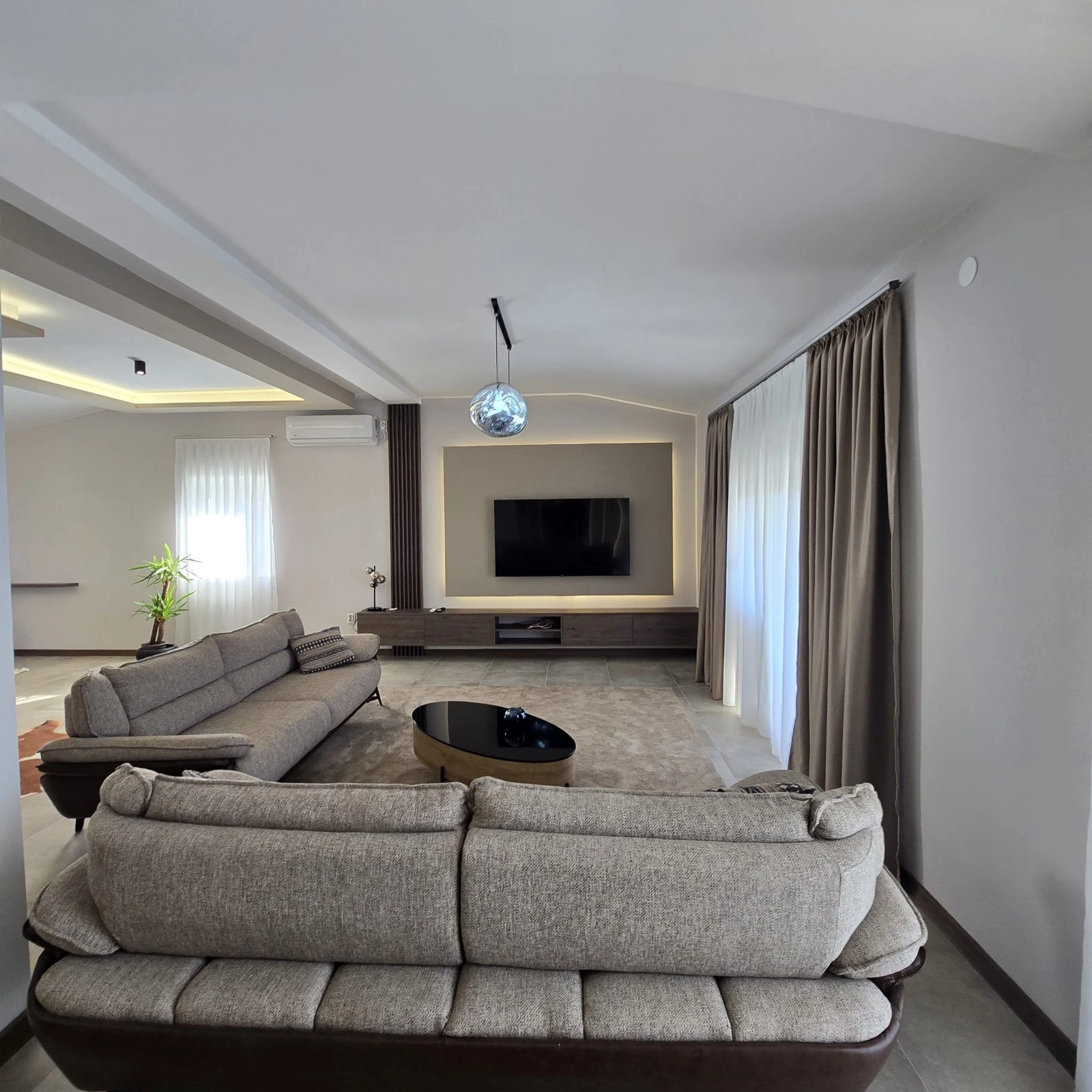 Trosoban-stan-u-Tolosima-Podgorica-11 Izdavanje: Trosoban stan 180 m² – Tološi, Podgorica — fotografija 12